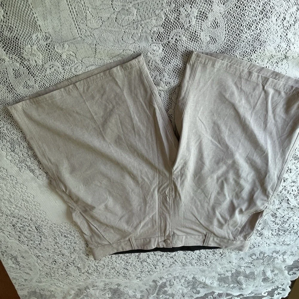 Burnside Men's Tan Shorts Flat Front Button Closure Slash Pockets Size 40